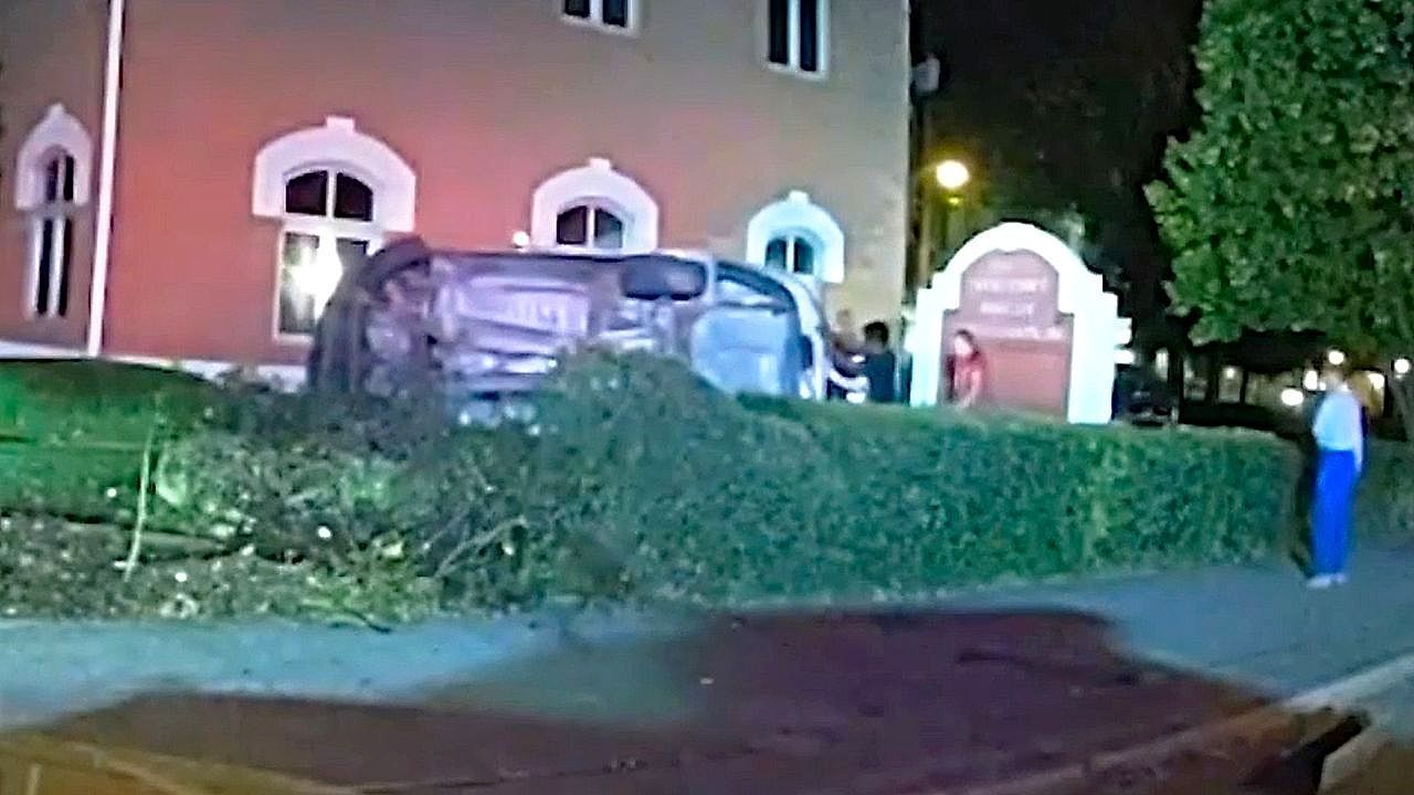 Video: Officers and bystanders rescue crash victims after bus collision in Ohio