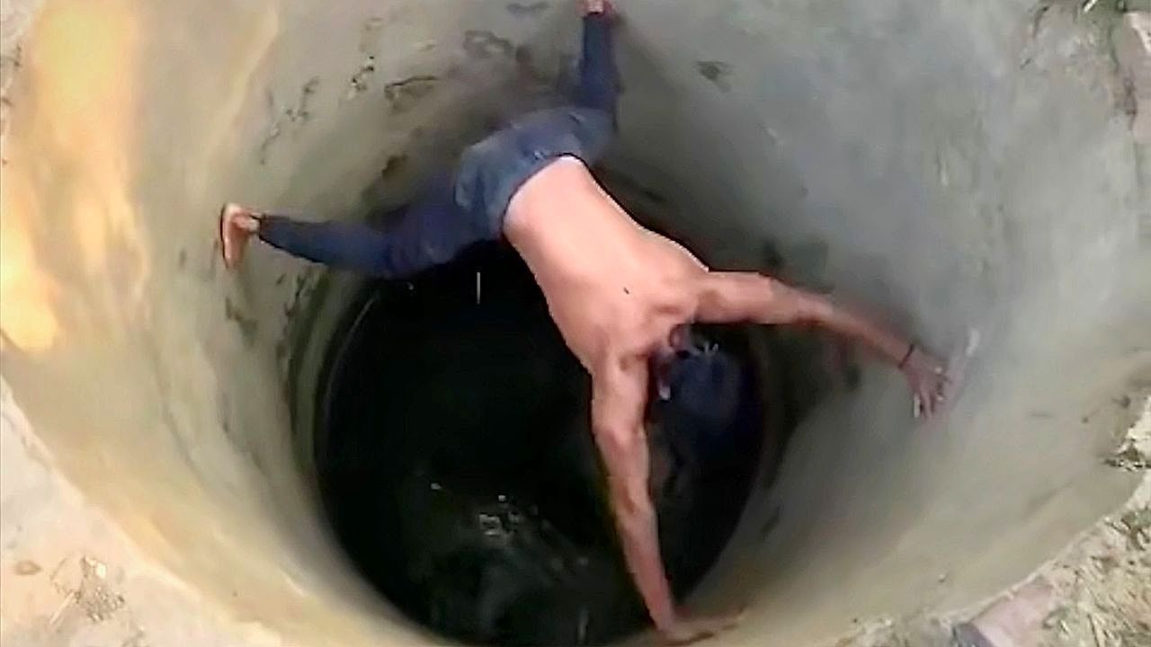 Man-s-daring-well-climb-leaves-viewers-stunned