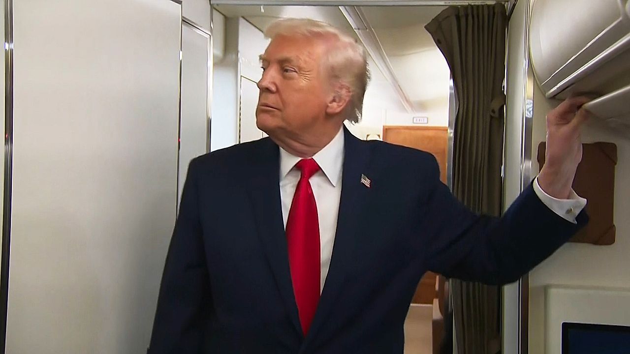Video: Trump interrupted by opening bathroom door mid-gaggle on Air Force One