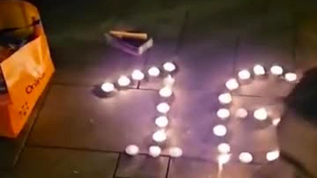 Video: Mourners gather on Tel Aviv beach to honor victims after deadly Sydney attack