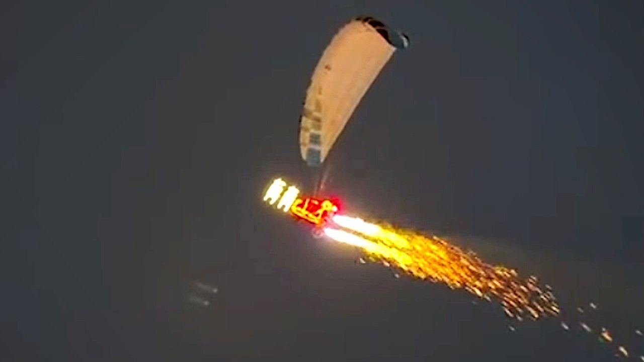 Video: Paragliding Santa soars over Christmas market in Poland