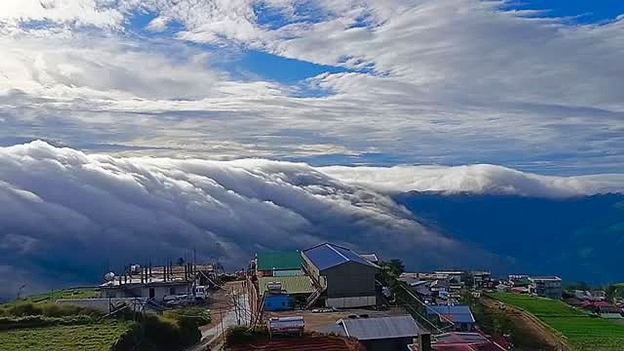 Video: Cloud waterfall pours over mountains in the Philippines