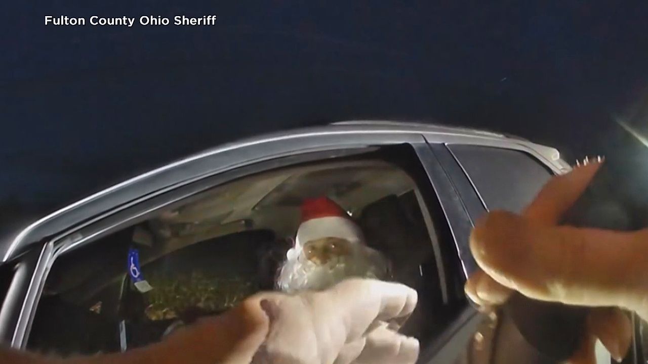 Santa Claus, Mrs. Claus pulled over for speeding