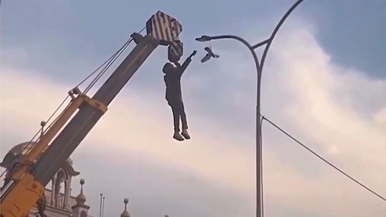 Video: Man hangs from crane in daring rescue of trapped bird in India