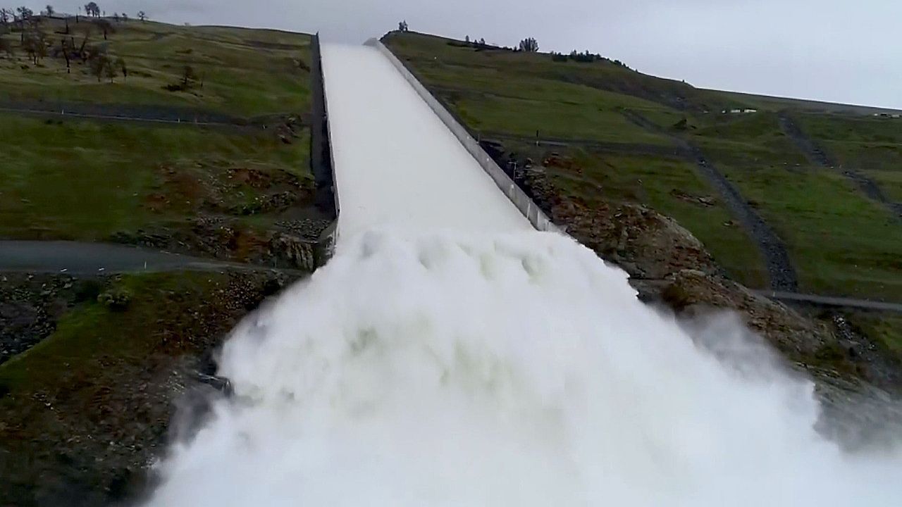 Video: Ende der Trockenheit: Kalifornien erstmals seit 25 Jahren dürrefrei