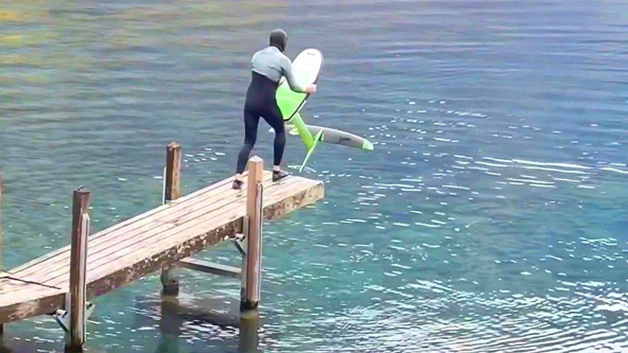 Eleganz-sieht-anders-aus-Foilboard-Anf-nger-geht-baden