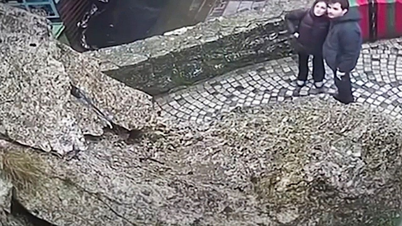 Video: Schrecksekunde: Riesiger Felsbrocken verfehlt Touristen in Nordmazedonien nur knapp
