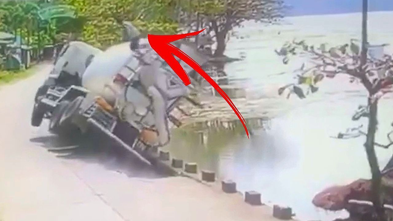 Schrecksekunde-am-Seeufer-Stra-e-gibt-unter-Betonmischer-nach