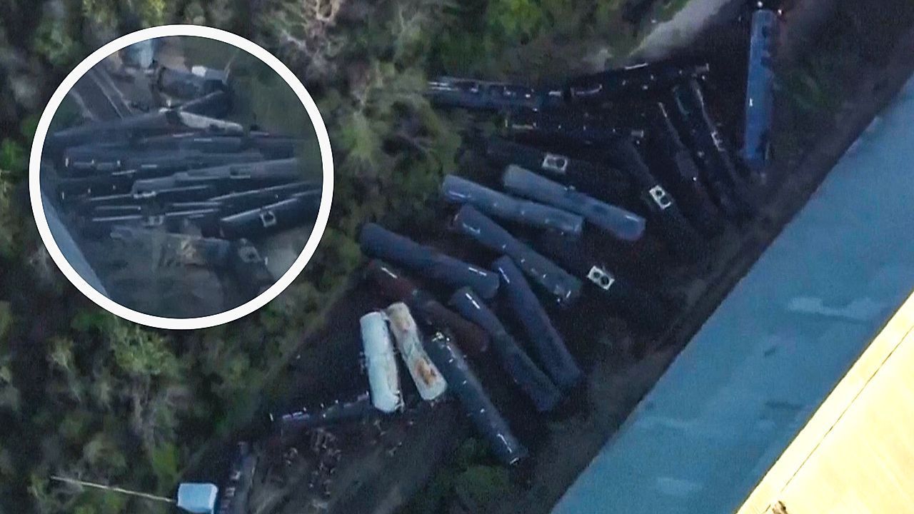 Video: Zugunglück in Texas: Entgleiste Güterwaggons legen Verkehr lahm