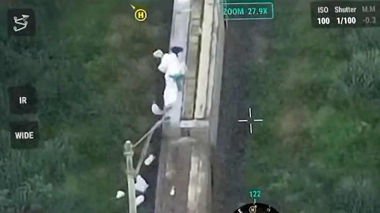 Video: Suspects filmed in moving heist train in Brazil