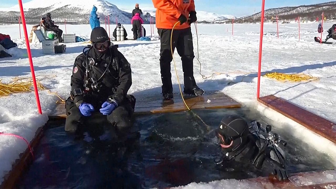 Video: Minus 40 Grad und meterdickes Eis: Besonderer Tauchkurs für Forscher im ewigen Eis
