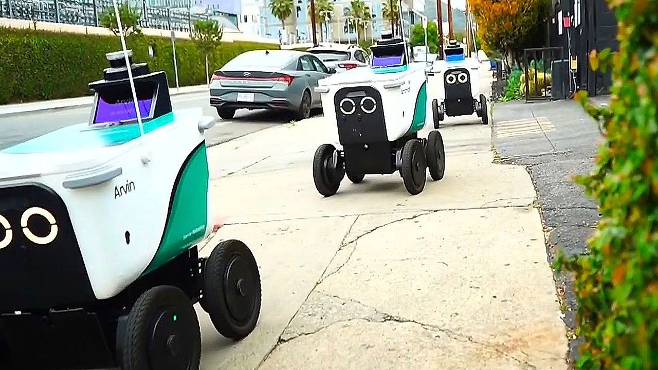 Video: Robotermassen auf dem Gehweg: Streit um Lieferroboter in Los Angeles