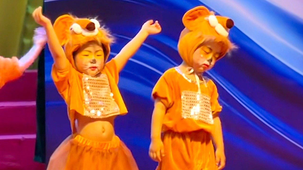 Video: Adorable moment sleepy child struggles to stay awake during performance