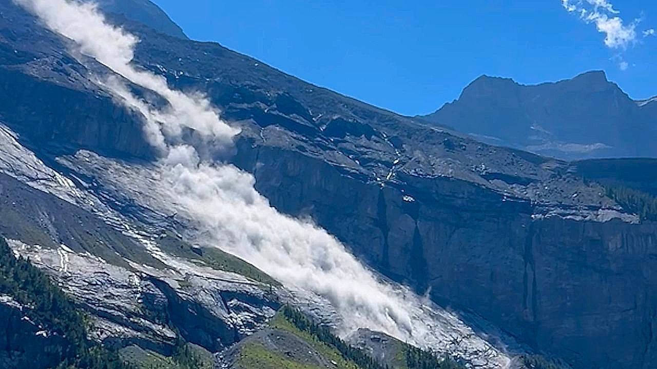 Video: Massive rockslide sends 3,000 tons of rock crashing down slope above Swiss lake