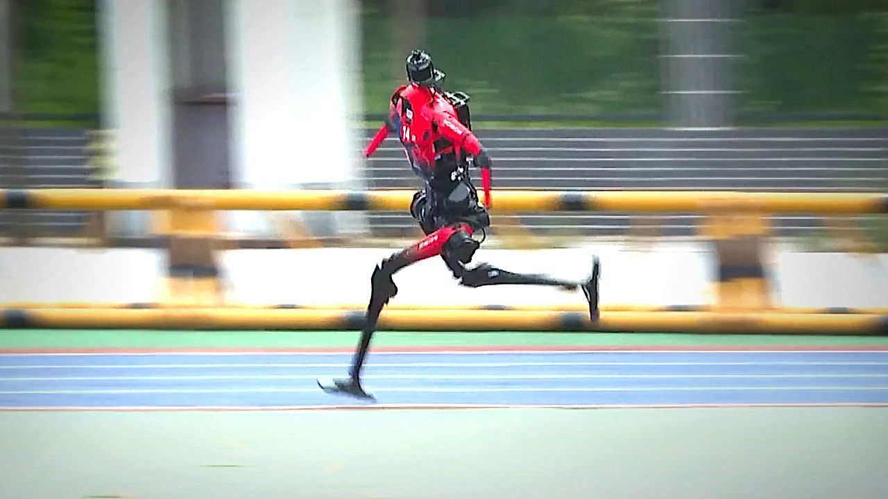 Video: Jagd auf Bolt: Chinesischer Roboter „Flash“ trainiert für den 100-Meter-Weltrekord