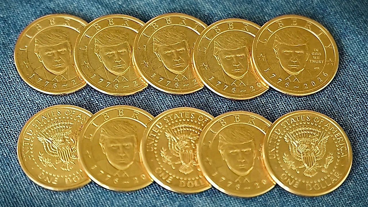 Video: Kurz nach Verkaufsstart: Trump-Dollar bereits vergriffen
