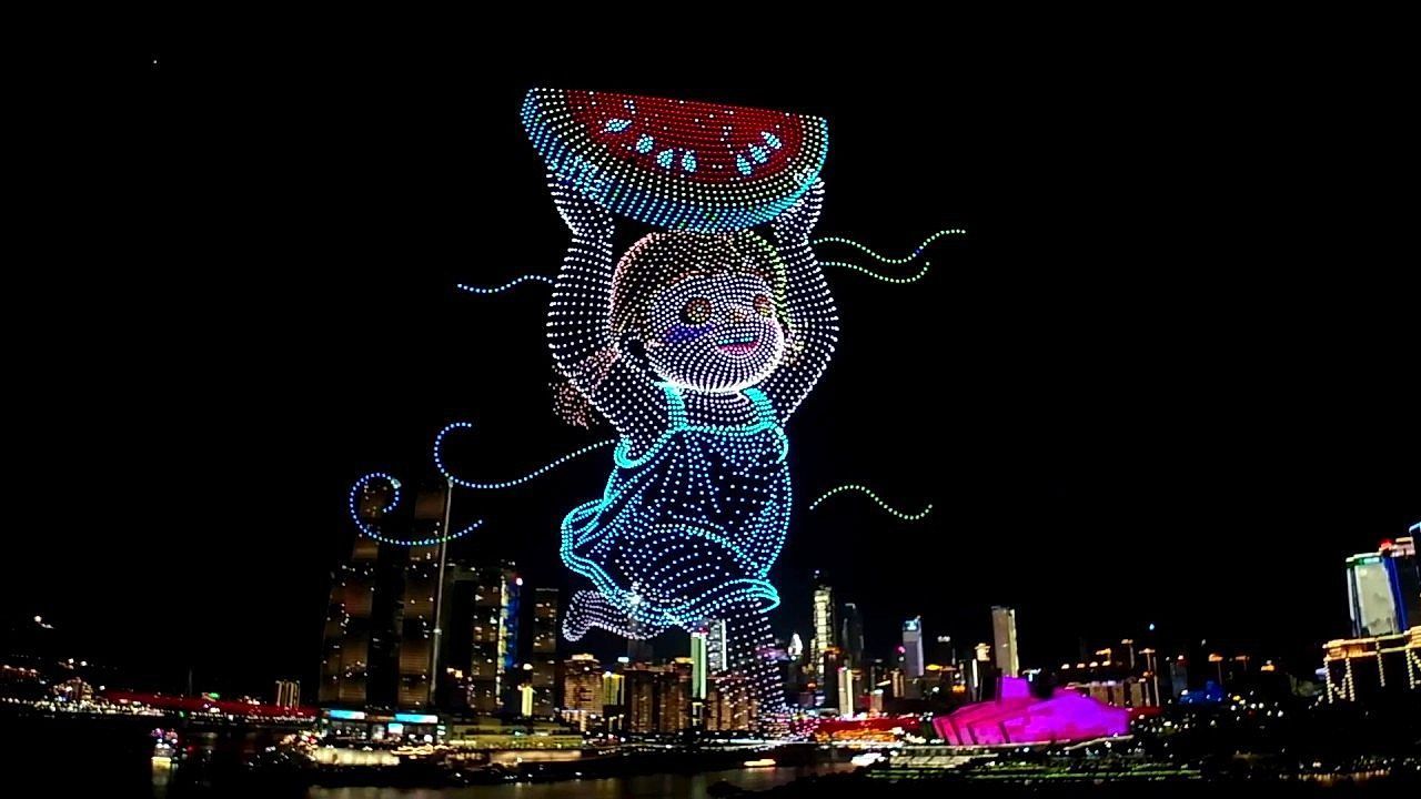 Video: 1,000 drones creates stunning aerial light show above China river