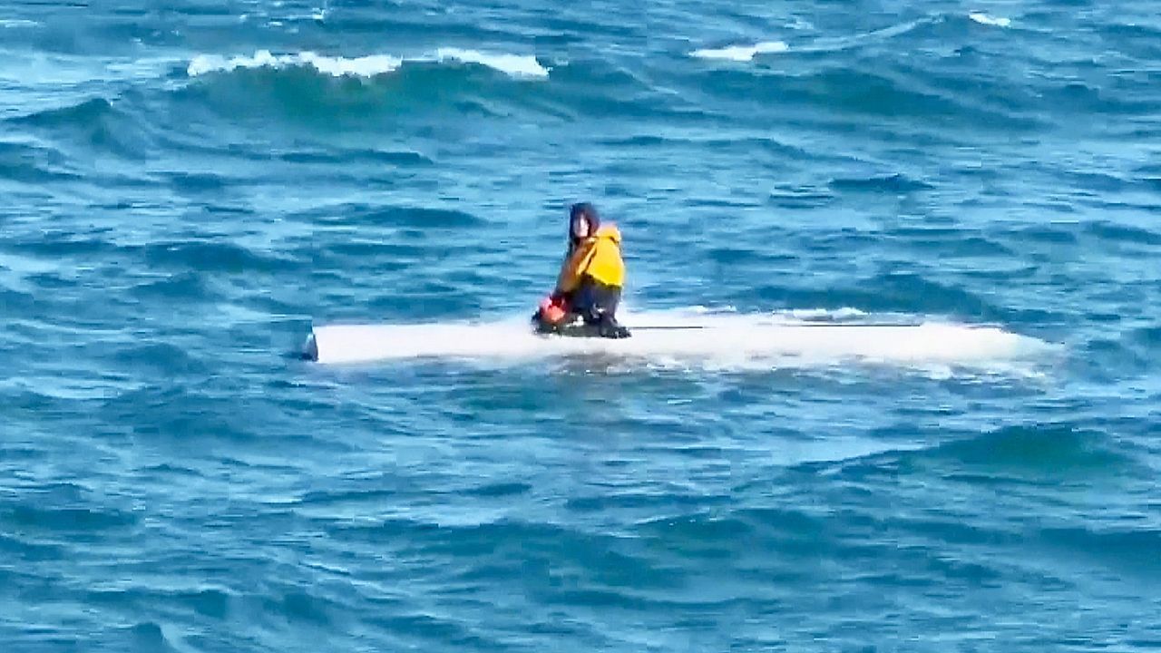 Video: Wunder in der Beringsee: 15-Jähriger überlebt Tage auf gekentertem Boot