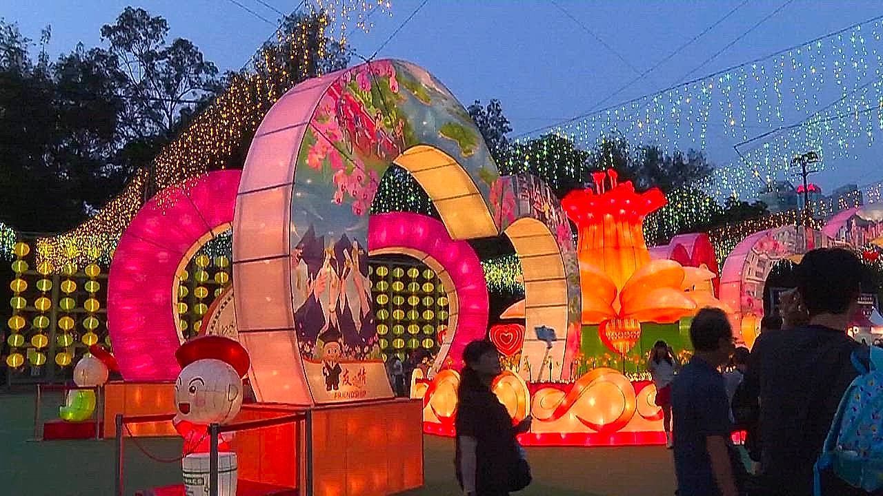 Video: 3,000 lanterns from 20 countries light up Hong Kong's Mid-Autumn Festival