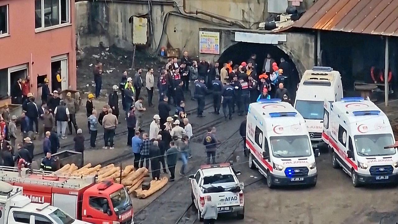 Video: Explosion in türkischem Bergwerk: Drei Arbeiter sterben in Mine