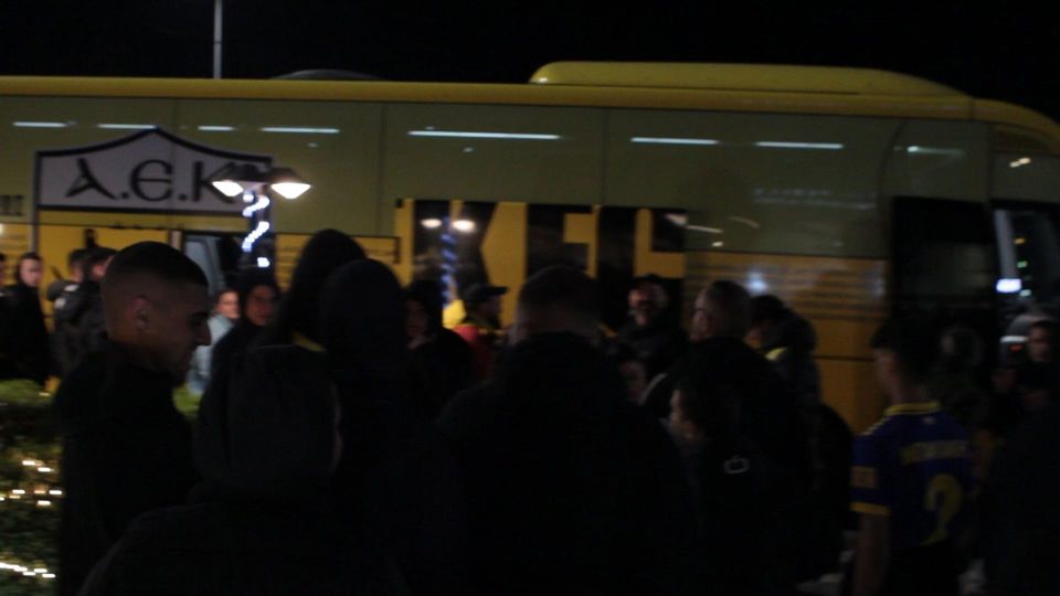 Αποθεώθηκε στο Αγρίνιο η αποστολή της ΑΕΚ (VIDEO)