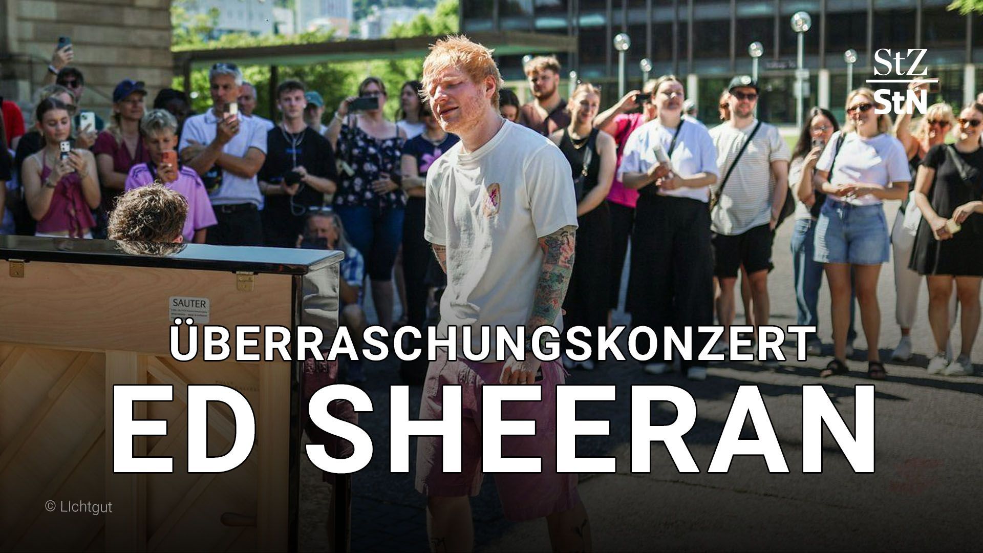 Video: Überraschungskonzert in Stuttgart: Ed Sheeran spielt spontan vor der Oper zwischen seinen Auftritten