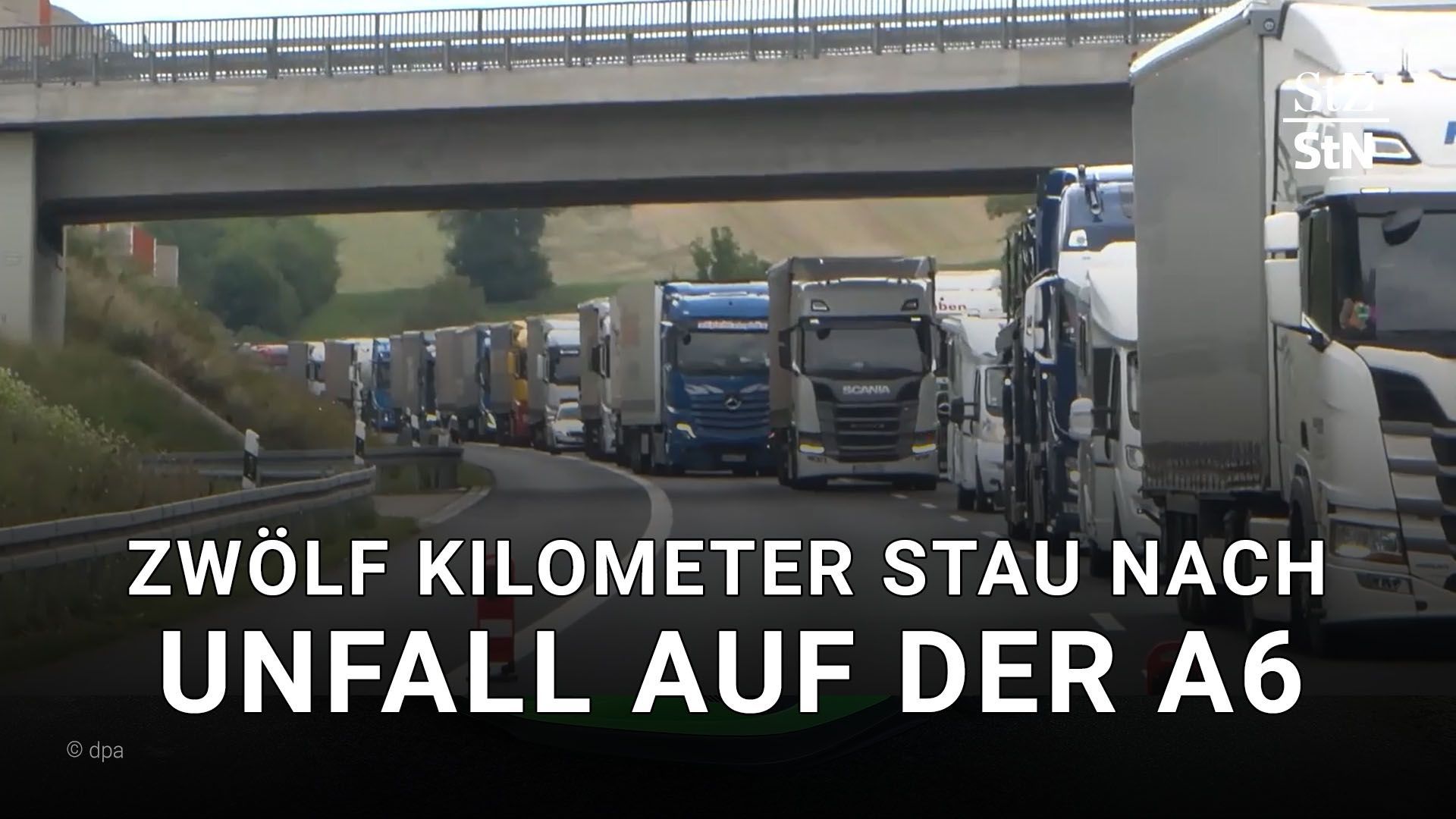 Video: Zwölf Kilometer Stau nach Unfall auf der A6