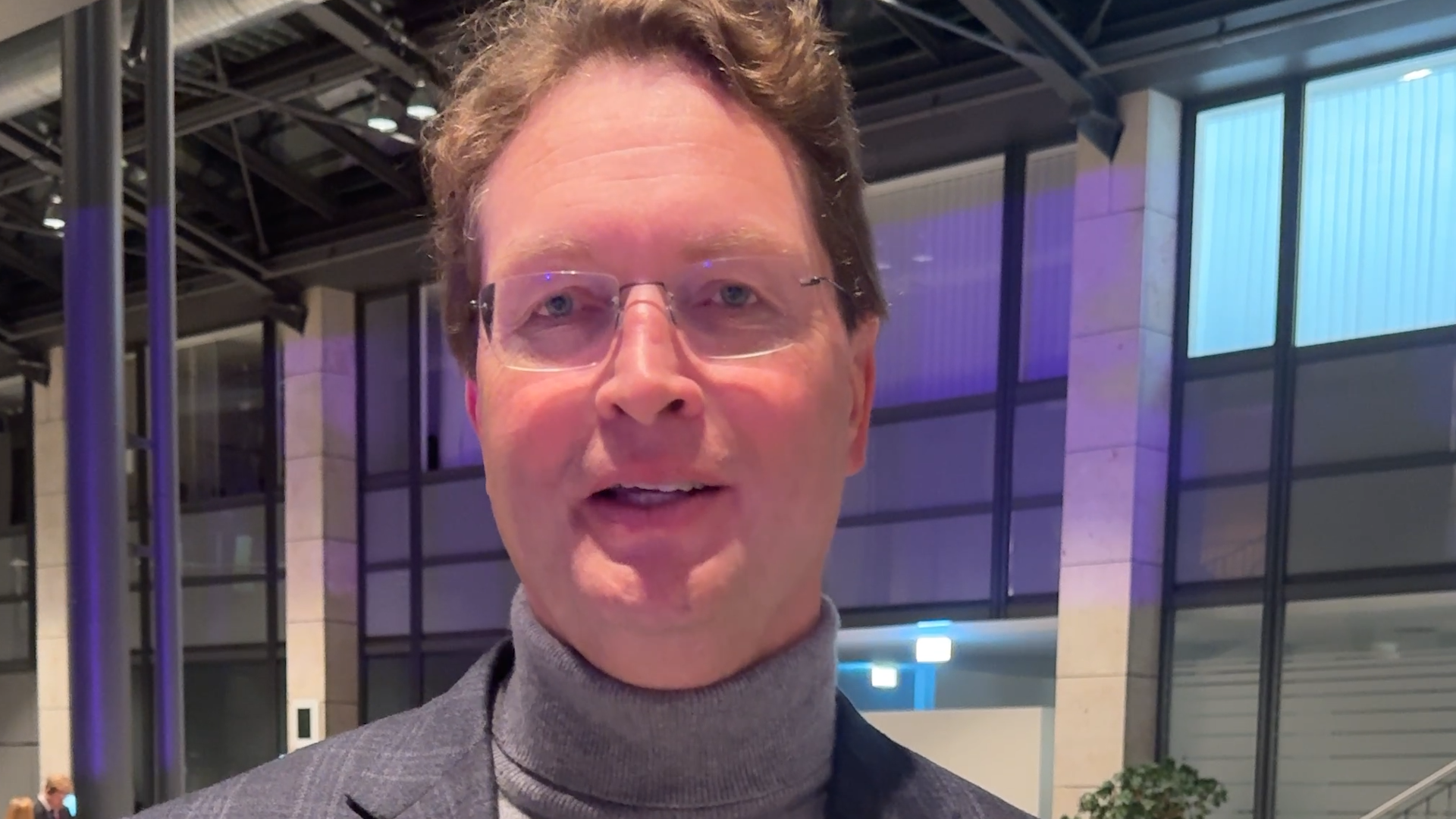 Video: Mercedes-Chef Ola Källenius reagiert auf eure Kommentare