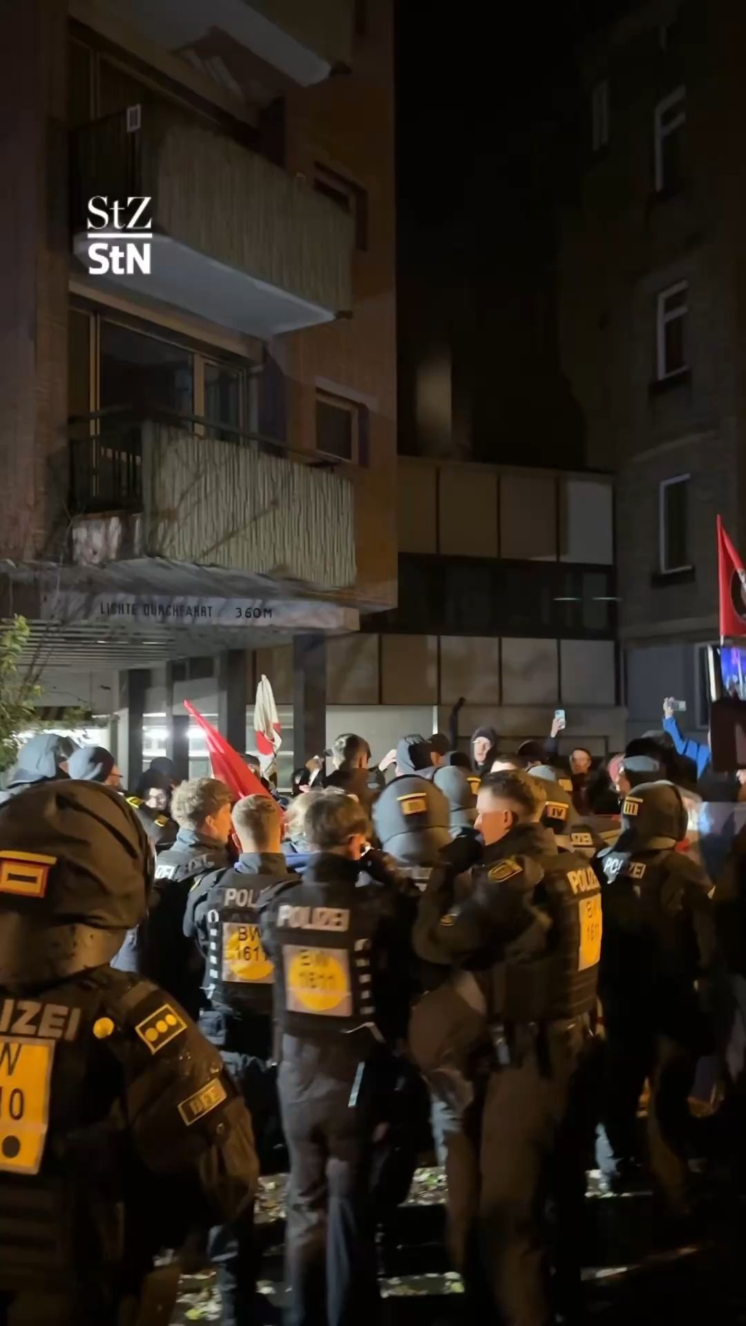 Video: Demo in Stuttgart: Heftige Proteste gegen AfD