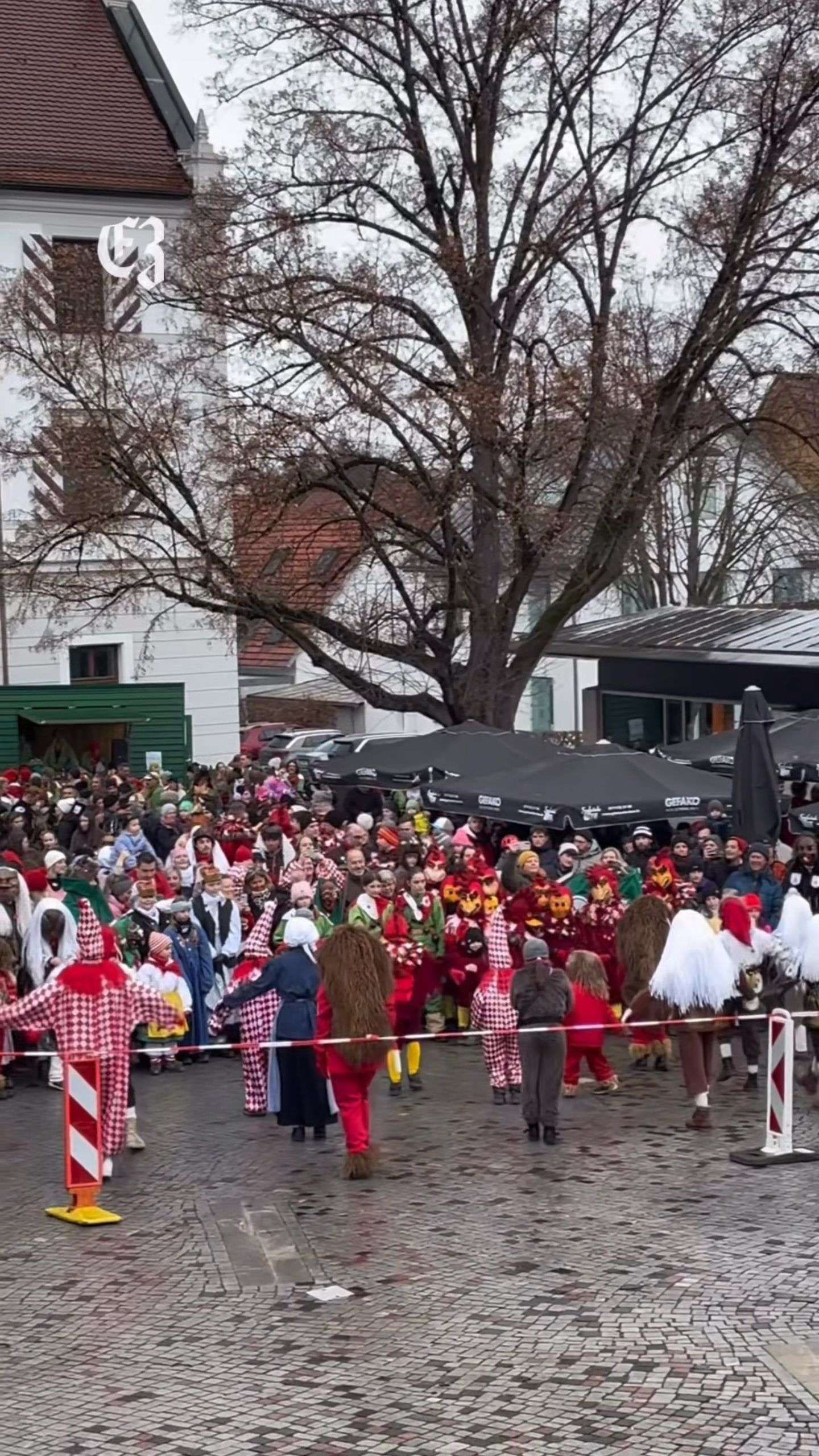 Video: Tradition statt Ballermann: 1000 Narren feiern in Neuhausen