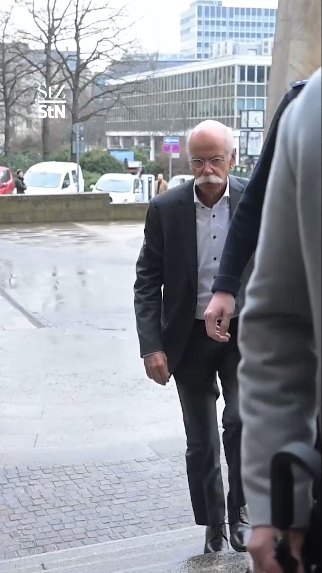 Video: Abgasskandal: Ex-Daimler-Chef Zetsche als Zeuge vor Gericht