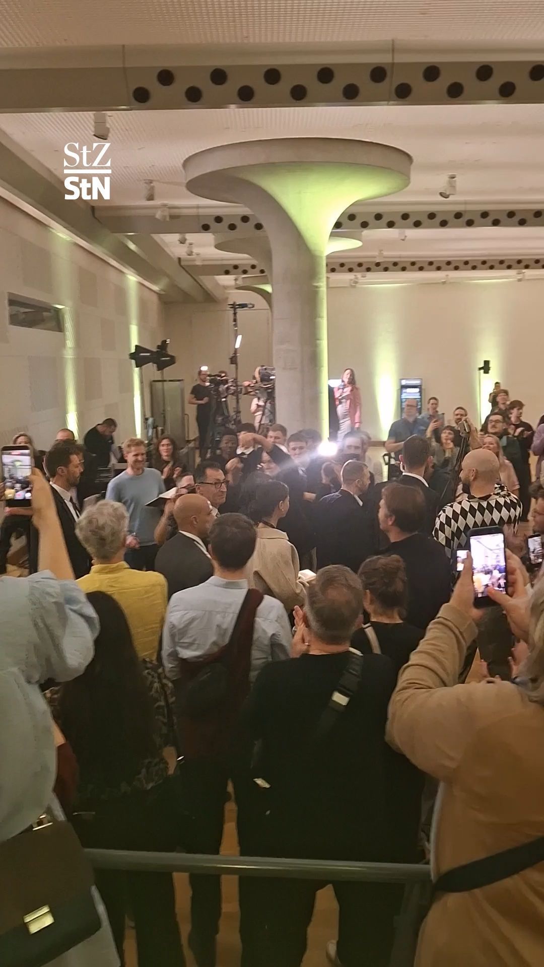 Video: Landtagswahl Baden-Württemberg 2026: Grüne feiern Cem Özdemir