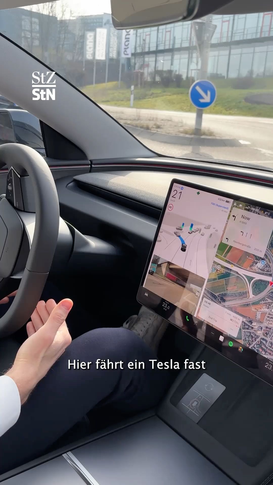Video: Testfahrt mit dem selbstfahrenden Tesla im Rems-Murr-Kreis