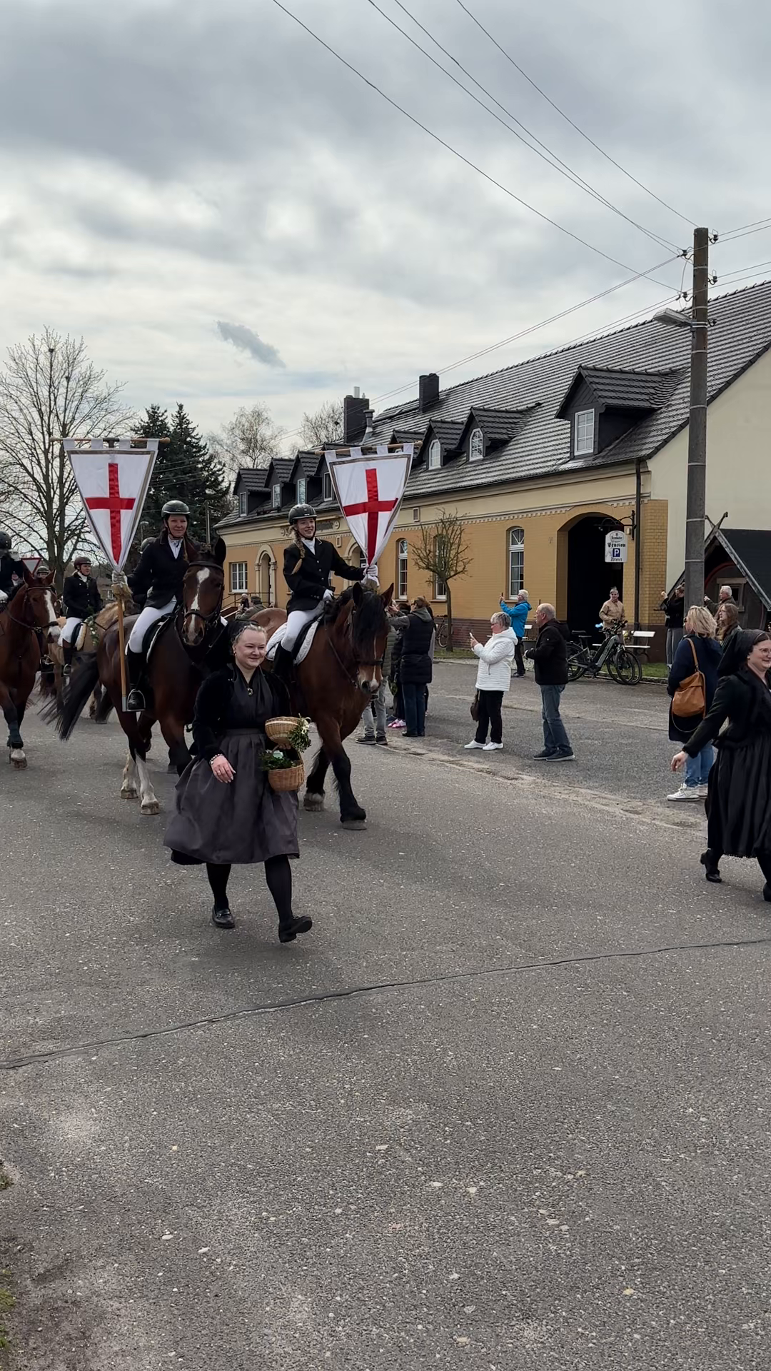 Video: Osterreiten in Lübbenau (Spreewald)