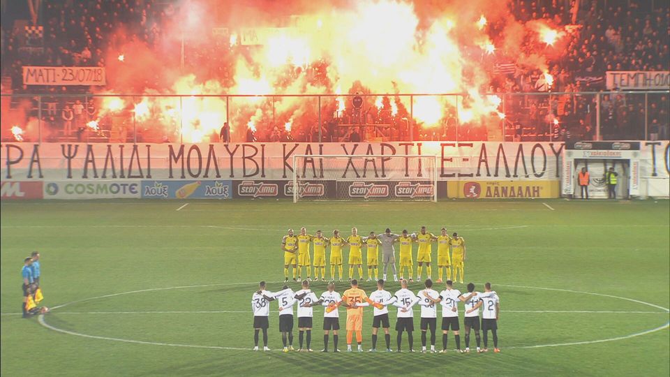 Το πανό των Κρητικών για τα θύματα στα Τέμπη (VIDEO)