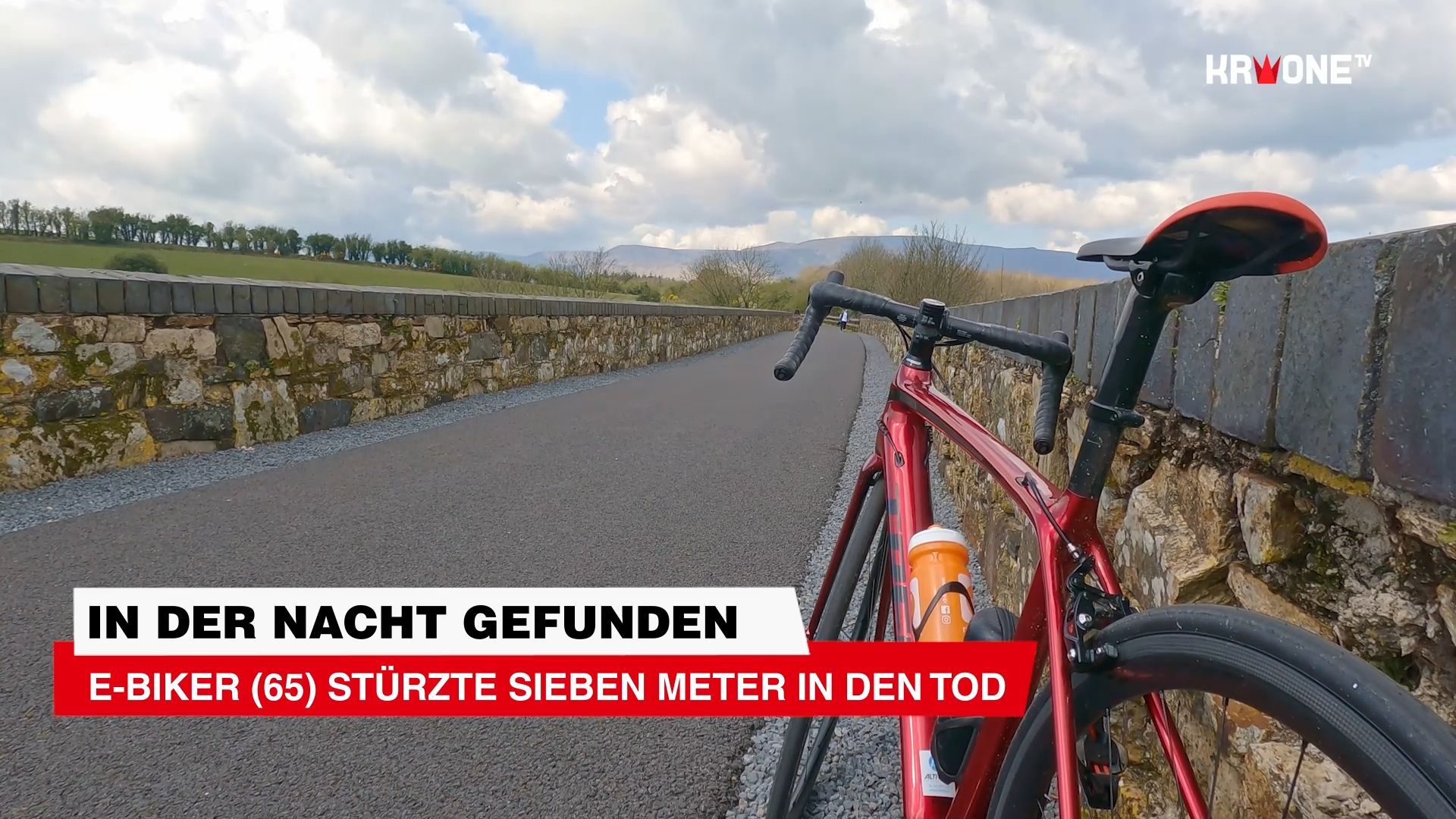 Video: E-Biker (65) stürzte sieben Meter in den Tod