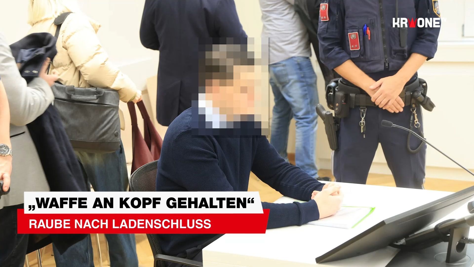 Video: Raube nach Ladenschluss: „Waffe an Kopf gehalten“