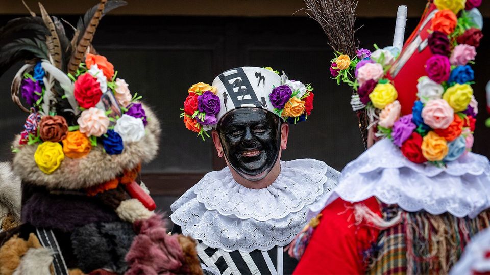 Einige Kostüme sind an Karneval verboten – bis zu 10.000 Euro Strafe