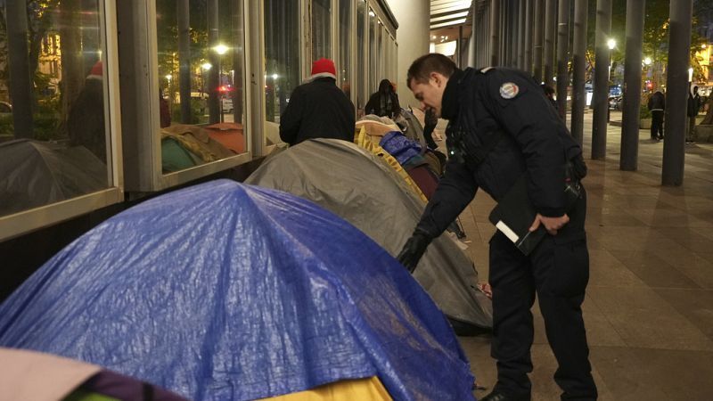 Paris "verschönern" vor Olympia 2024: Polizei räumt Flüchtlingslager