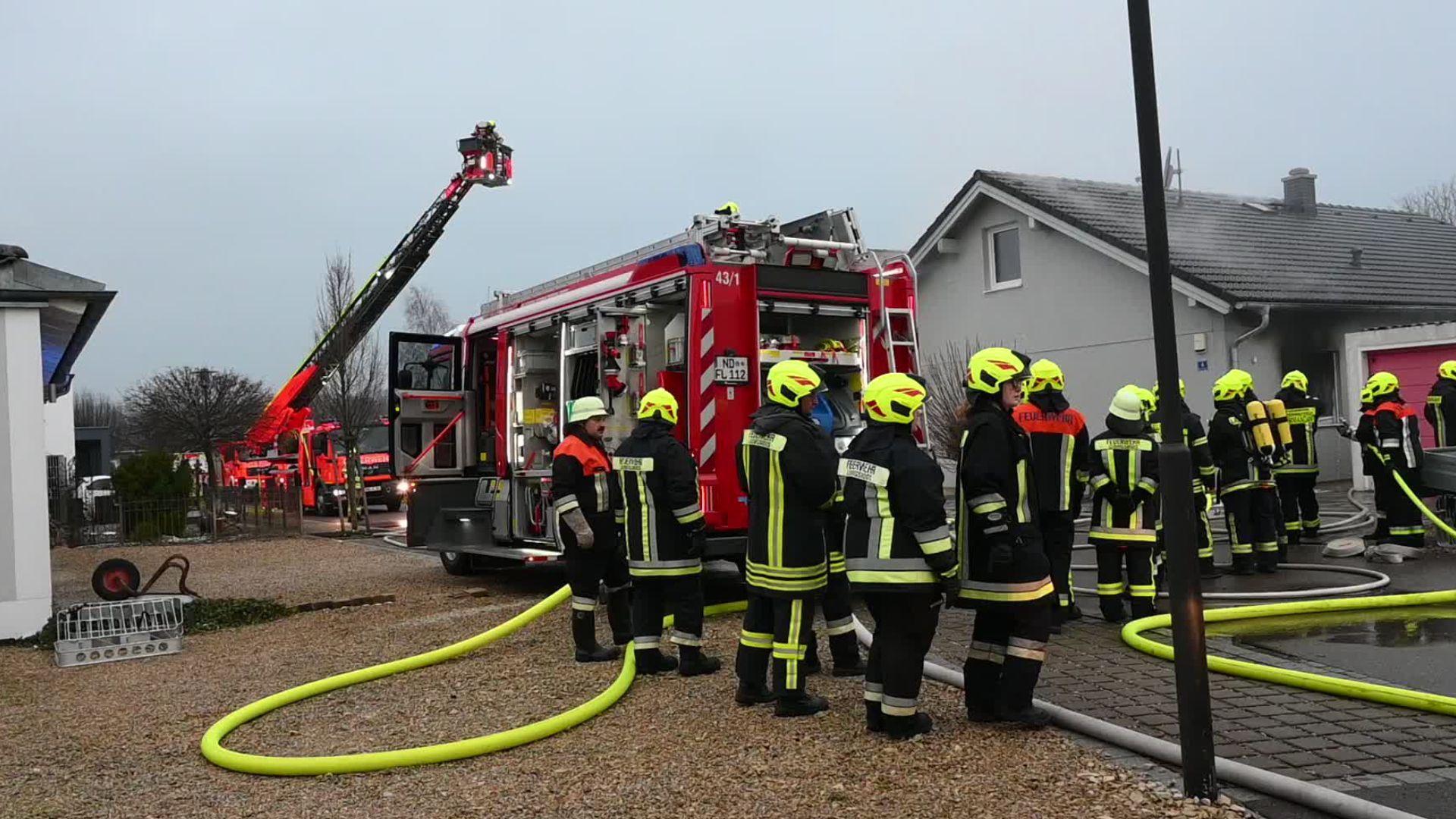Un sauna prend feu à Ludwigsmoos - le feu se propage à une maison d'habitation