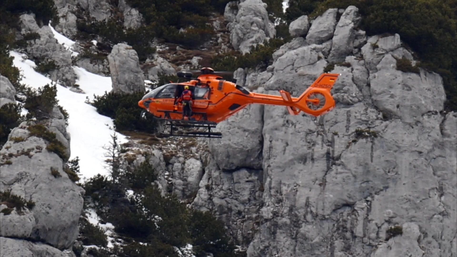25-jähriger Unterfranke gerät im winterlichen Hochstaufen-Goldtropfsteig in Bergnot