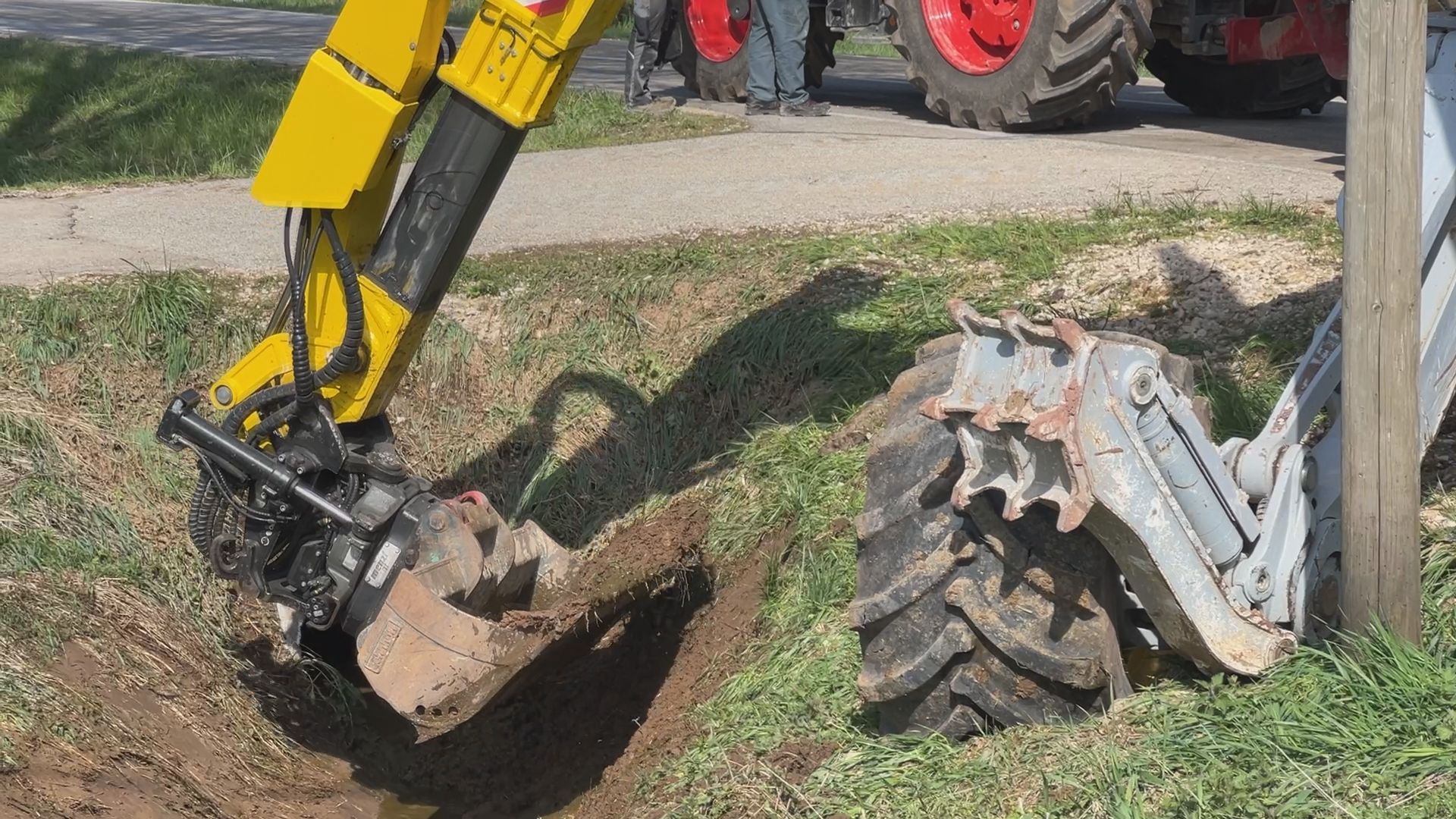 15.000 Liter Gülle ausgelaufen: die Aufräumarbeiten laufen