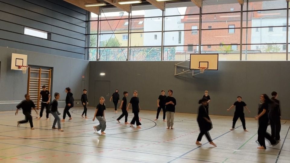 Tanzaufführung der Mittelschüler auf der Schanz