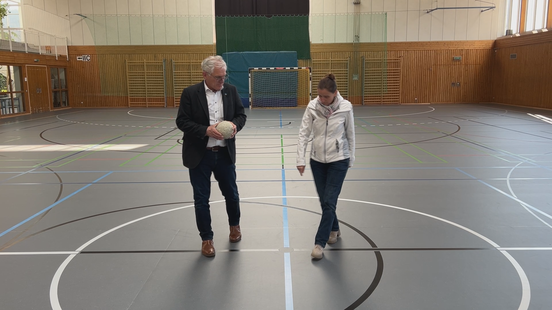 Video: Neuer Schwingboden in Europahalle