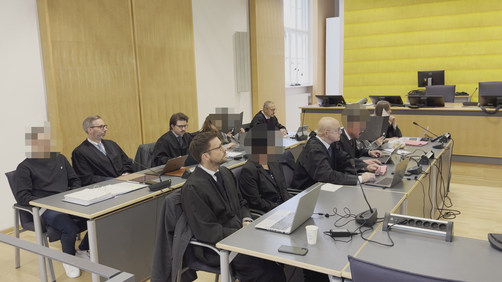 Regensburger Landgericht: Prozessauftakt gegen Pflegekräfte im Landkreis Cham