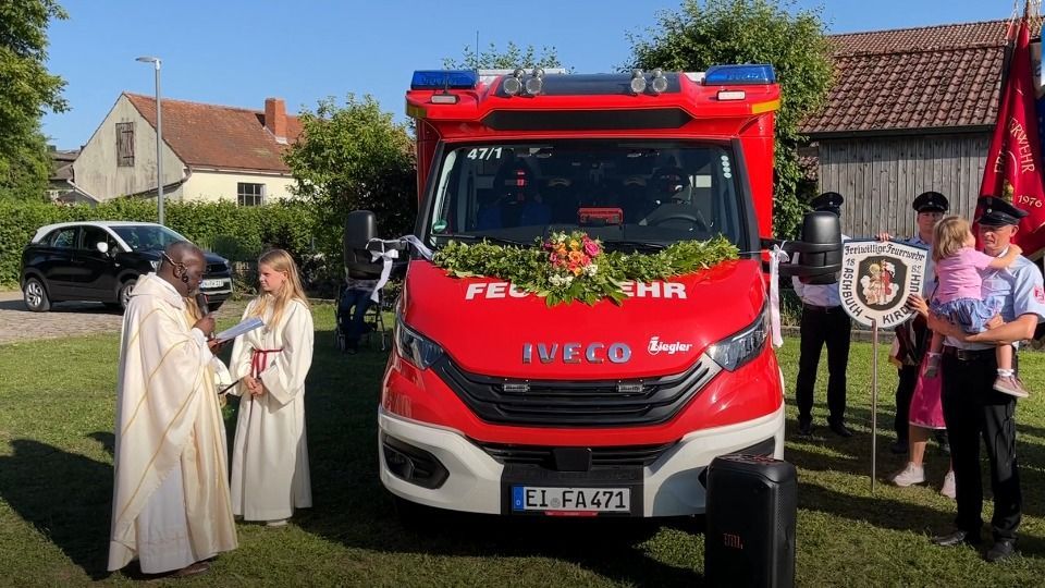 Vehicle consecration at the Aschbuch fire brigade