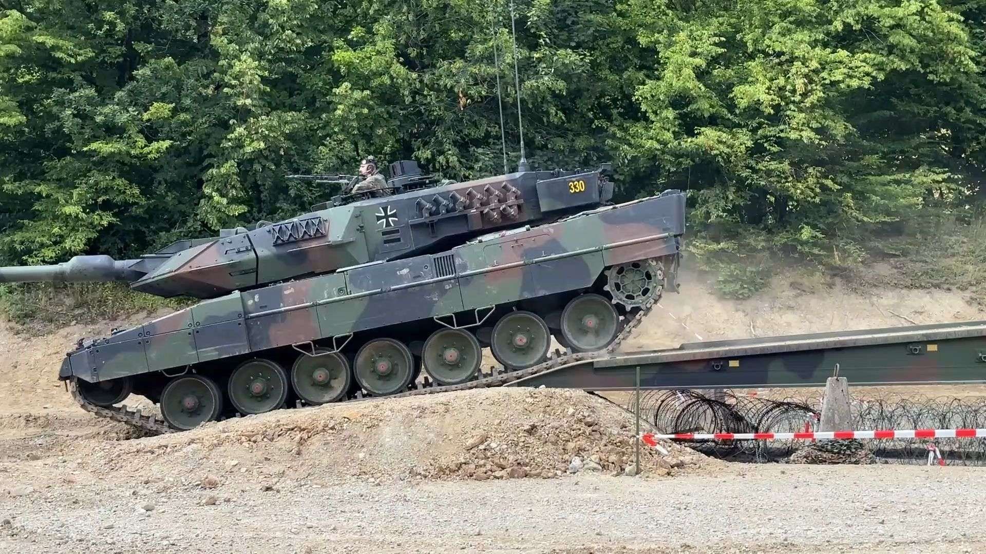 Video: Hautnah dran an Panzer und Kampfjet: Der Tag der Bundeswehr in Freyung