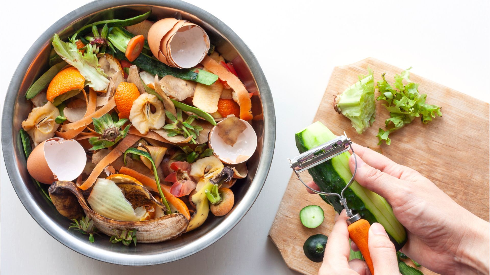 Video: Biomüll im Sommer: So müffelt er weniger