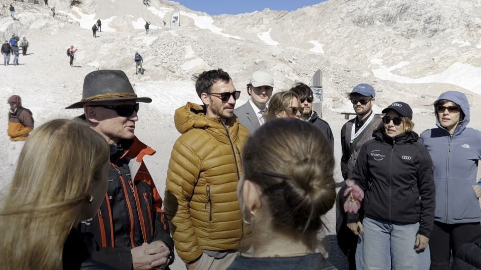 Video: Ex-Skirennfahrer Felix Neureuther hat 58 Schülerinnen und Schüler auf die Zugspitze eingeladen