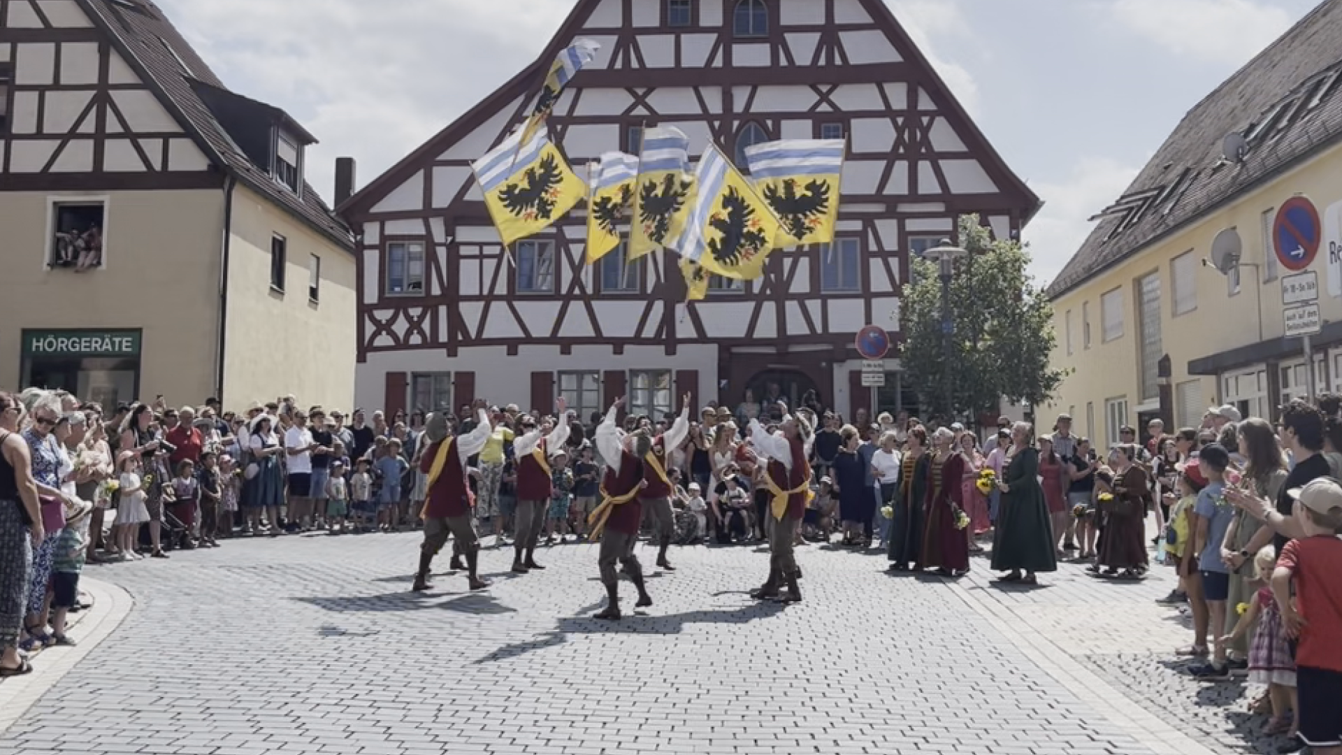 Video: 1. Hilpoltstein feiert sein traditionsreiches Burgfest